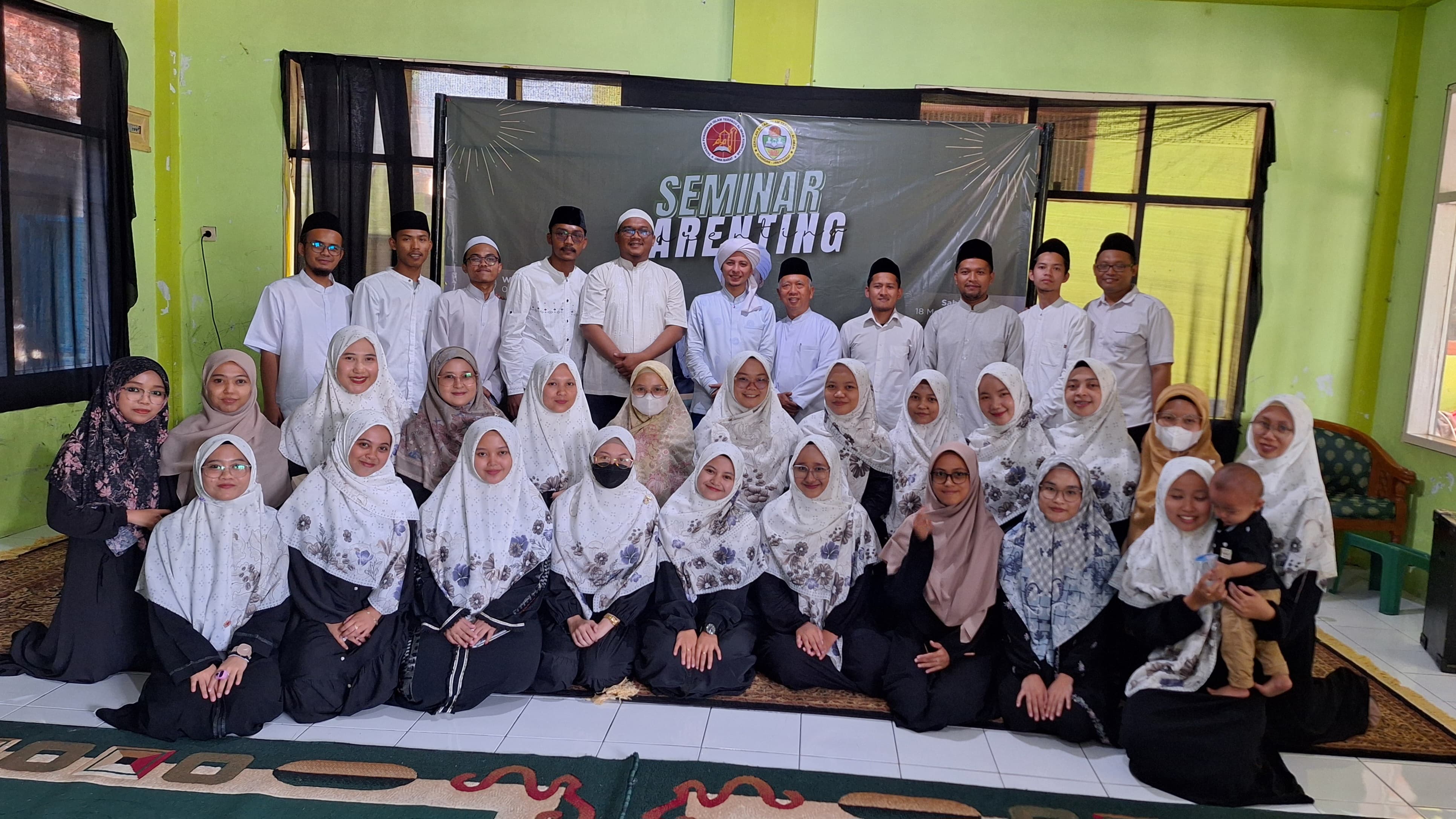 HABIIB RIFKY BAGI TIPS POLA ASUH ANAK UNTUK WALI SANTRI SDIT AL-IMAM