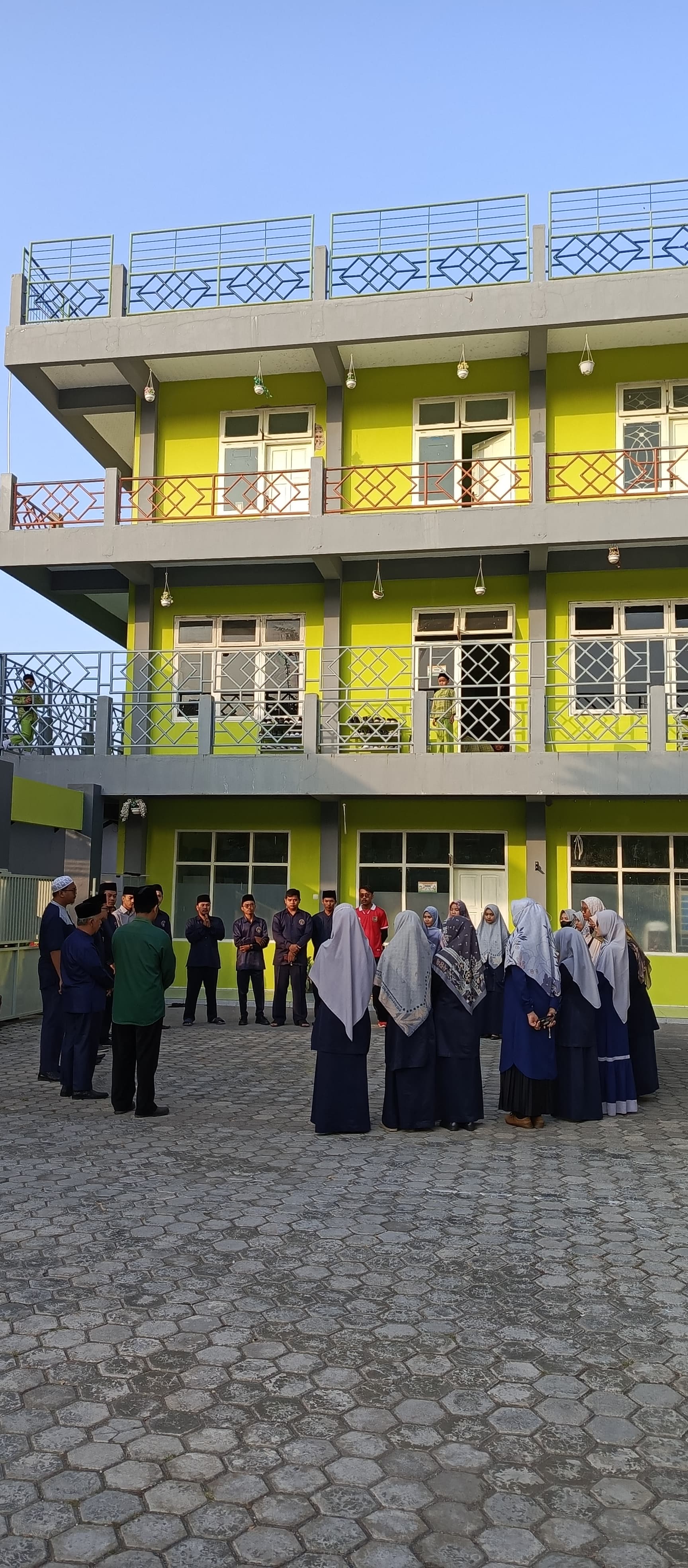 Spirit In The Mornig Dewan Guru SDIT Al Imam Kuningan