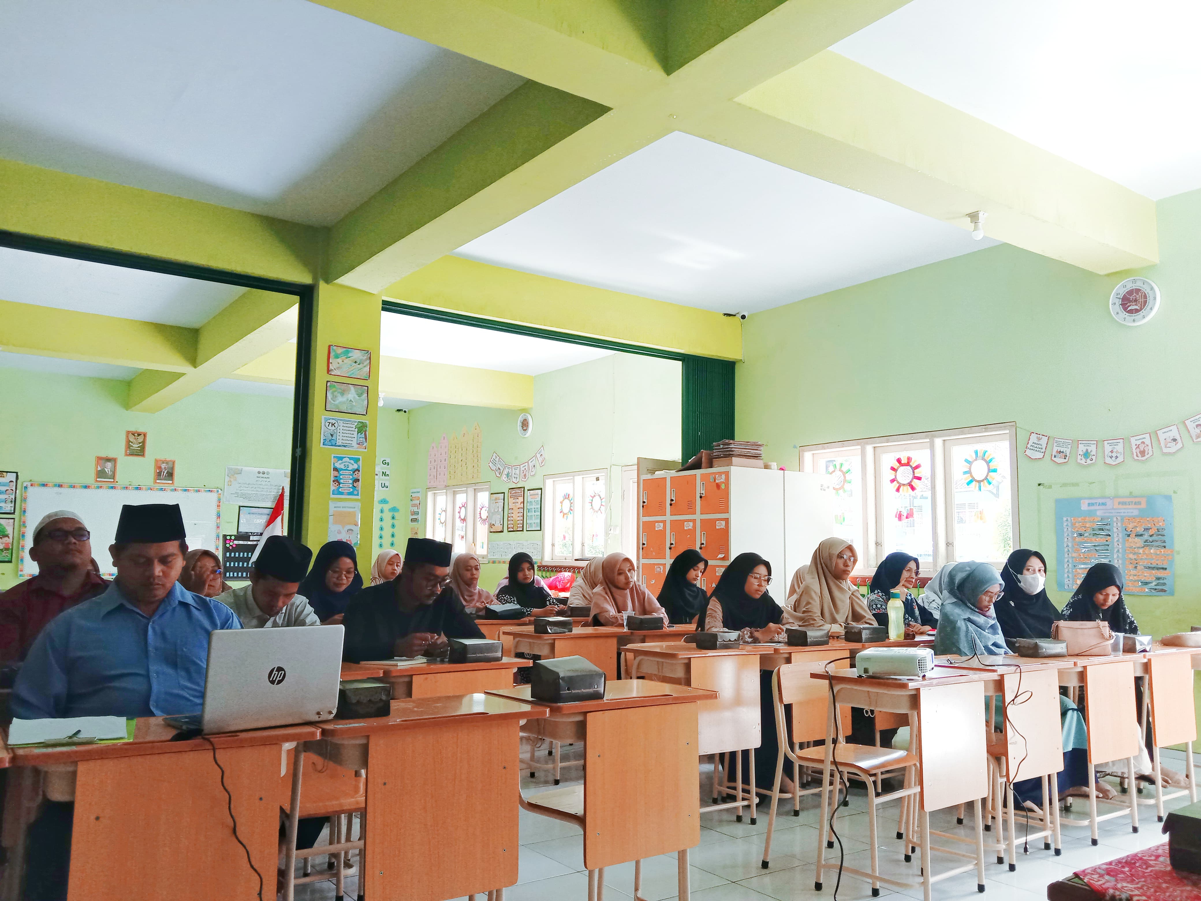 Mengawali Semester Dua, SDIT Al-Imam Gelar Pelatihan dan Pembekalan Guru