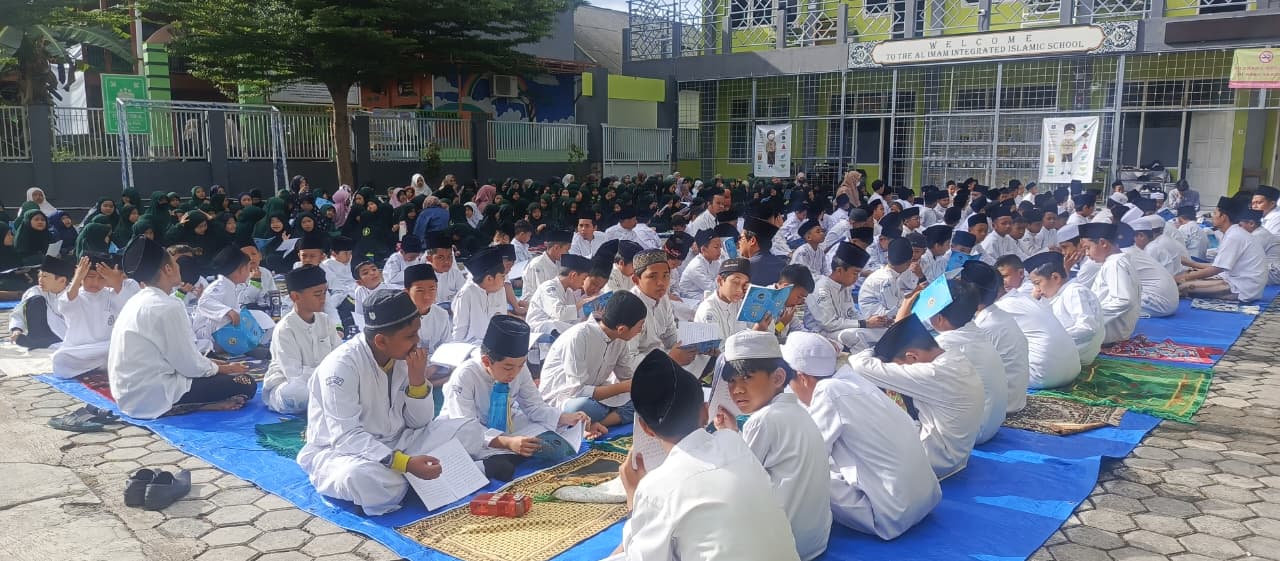 Merawat Citra Santri Di Berbagai Kalangan