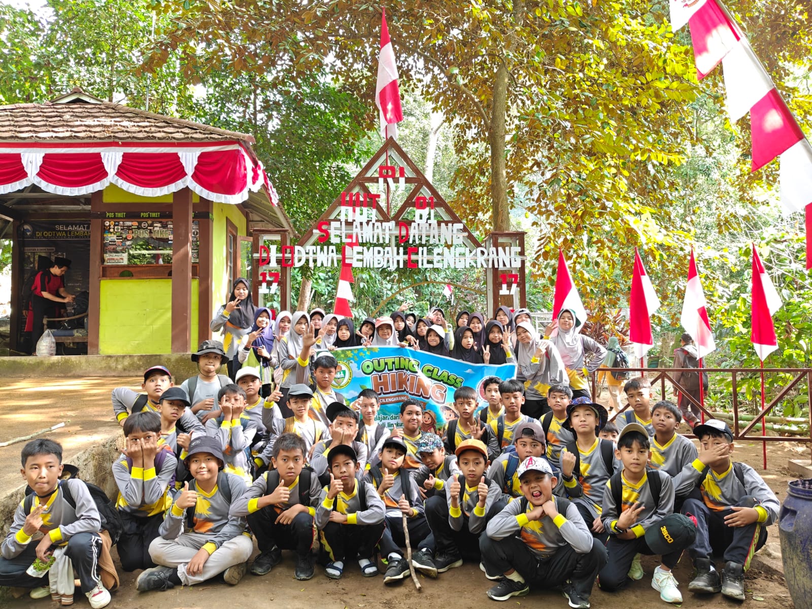 Outing Class 6 SDIT Al-Imam Kuningan: Hiking ke Lembah Cilengkrang